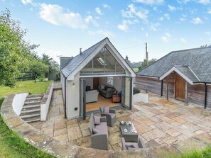 Terrace/patio - 4 bedroom accommodation in St Just-in-Roseland, near St Mawes (St Just-in-Roseland, near St Mawes)