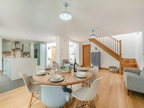 Dining - 4 bedroom accommodation in St Just-in-Roseland, near St Mawes (St Just-in-Roseland, near St Mawes)