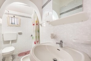 Apartment | Bathroom