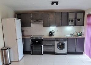 Microwave, toaster, cookware/dishes/utensils - Premium Self Contained One Bedroom detached House with Private Entrance. (London)