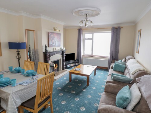 QUAYSIDE HOUSE, family friendly in Roundstone, County Galway