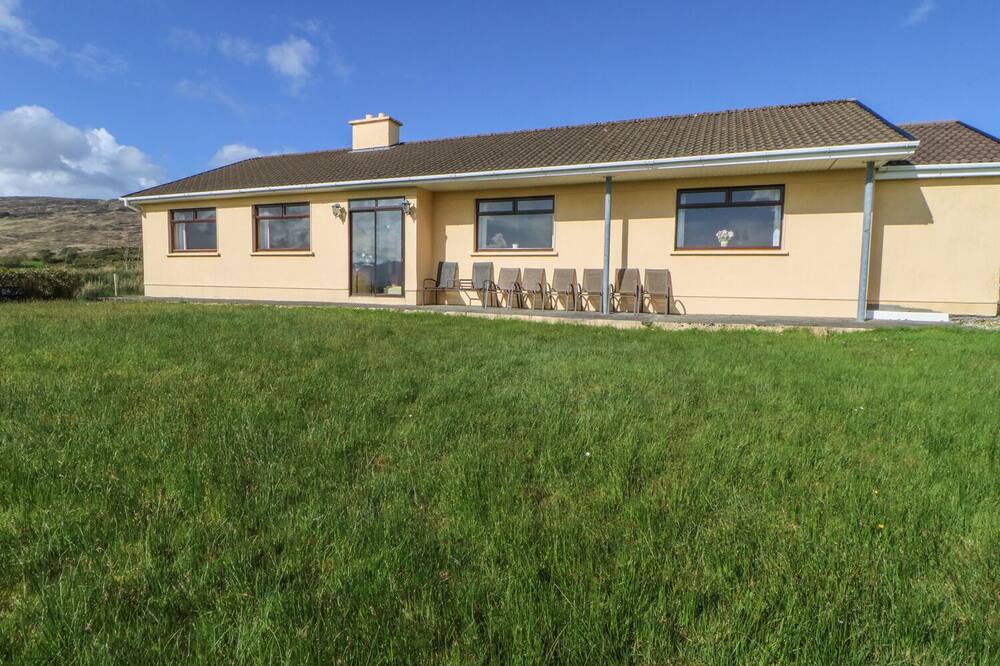 OCEAN HEIGHTS, family friendly in Glengarriff, County Cork
