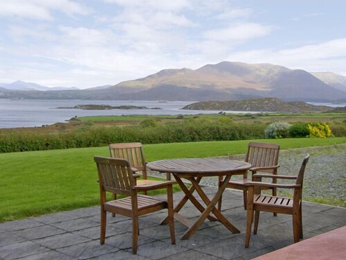 LOUGH CURRANE COTTAGE, pet friendly in Waterville, County Kerry