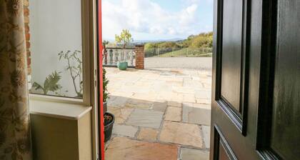 OCEAN VIEW, family friendly, with open fire in Adrigole, County Cork