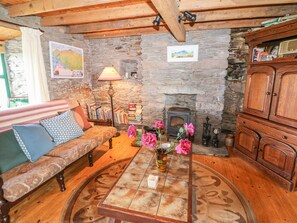 Living area - AN NEAD, pet friendly, with open fire in Dingle, County Kerry (Ballydavid)