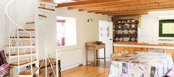 FUSCHIA COTTAGE, pet friendly in Waterville, County Kerry