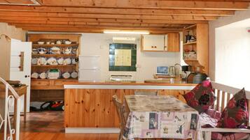 Dishwasher, cookware/dishes/utensils