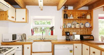 FUSCHIA COTTAGE, pet friendly in Waterville, County Kerry