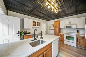 Fridge, microwave, oven, stovetop - Convenience, Space, and Charm! (Conshohocken)