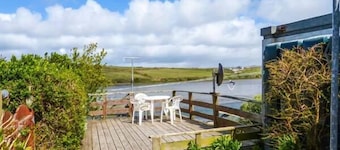 HIGH TIDE, family friendly, with a garden in Belmullet, County Mayo