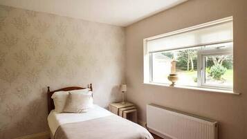 3 bedrooms, travel crib, WiFi