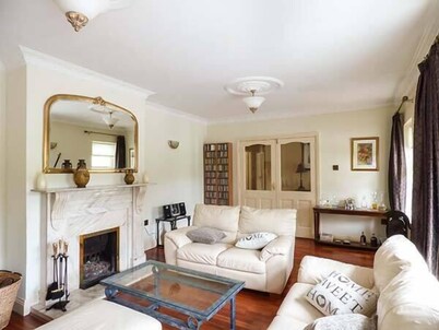 THE SANCTUARY, family friendly, with open fire in Killavullen