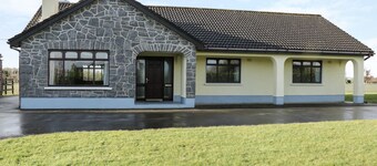 CASTLE VIEW, family friendly in Oughterard, County Galway