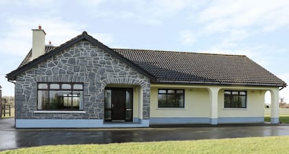 CASTLE VIEW, family friendly in Oughterard, County Galway