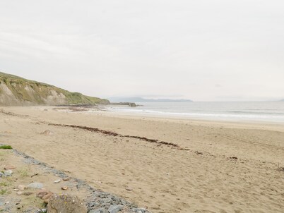 THE THATCHED COTTAGE, pet friendly in Drummin, County Mayo
