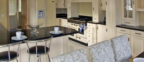 Dishwasher, cookware/dishes/utensils