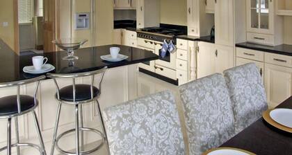 RIVER HOUSE, family friendly, with open fire in Sneem, County Kerry