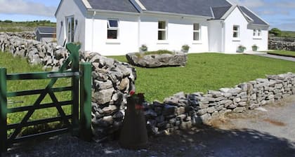 DOLMEN COTTAGE, pet friendly in Kilfenora, County Clare