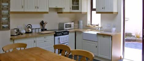 Dishwasher, cookware/dishes/utensils