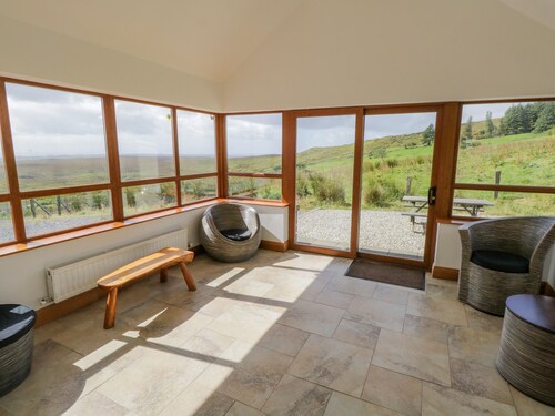 BLUE STACK HOUSE, family friendly in Donegal Town, County Donegal