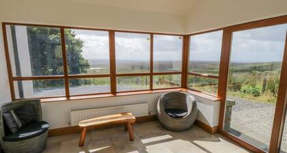 BLUE STACK HOUSE, family friendly in Donegal Town, County Donegal