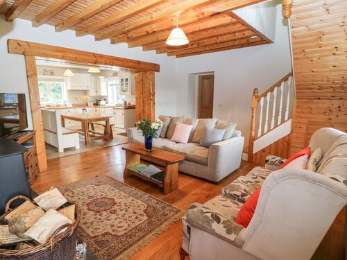 OAK WOOD HOUSE, family friendly in Kenmare, County Kerry