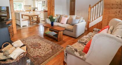 OAK WOOD HOUSE, family friendly in Kenmare, County Kerry