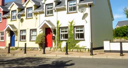 NO 17 MOUNTAIN DALE, pet friendly in Bundoran, County Donegal