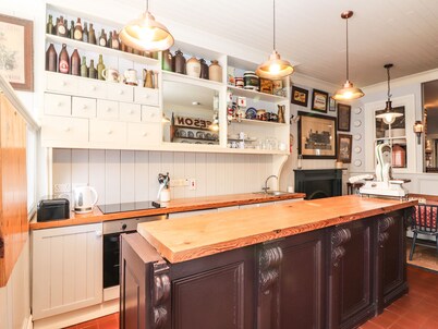 THE MERCHANT'S STORE, family friendly in Kilrush, County Clare