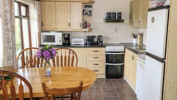 Dishwasher, cookware/dishes/utensils