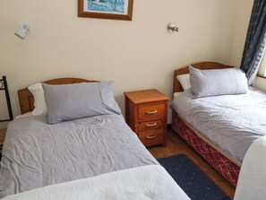2 bedrooms, Internet - HIDEAWAY, family friendly, with open fire in Ballinrobe, County Mayo (Ballinrobe)