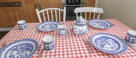 Dishwasher, cookware/dishes/utensils