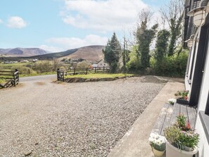 Property grounds - LOISTIN COIMIN, family friendly in Ballybofey, County Donegal (Ballybofey)