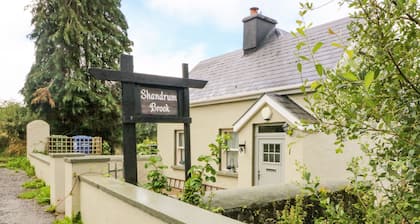 SHANDRUM BROOK, pet friendly, country holiday cottage in Charleville