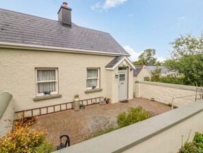 Exterior - SHANDRUM BROOK, pet friendly, country holiday cottage in Charleville (Charleville)