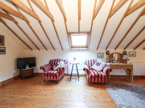 Living area - MRS DELANEY'S LOFT, pet friendly in Ardfinnan, County Tipperary (Clonmel)