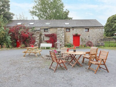 MRS DELANEY'S LOFT, pet friendly in Ardfinnan, County Tipperary
