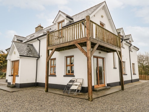 ERRIT, pet friendly, with open fire in Loughglynn, County Roscommon