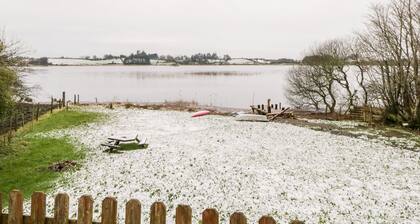 ERRIT, pet friendly, with open fire in Loughglynn, County Roscommon