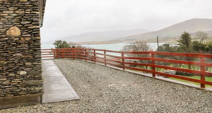 CAHIRKEEN COTTAGE, pet friendly in Allihies, County Cork