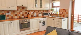 CAHIRKEEN COTTAGE, pet friendly in Allihies, County Cork