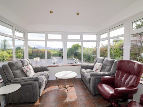 CURRADOON HOUSE, family friendly in Touraneena, County Waterford