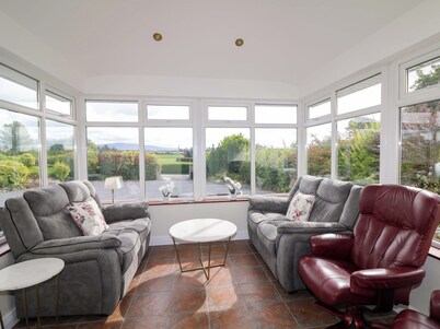 CURRADOON HOUSE, family friendly in Touraneena, County Waterford