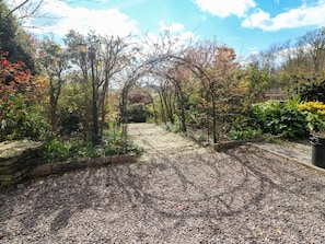 المنطقة المحيطة بالمنشأة