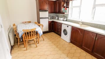 Microwave, oven, cookware/dishes/utensils
