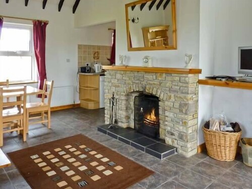 LULLY MORE COTTAGE, pet friendly in Cruit Island, County Donegal