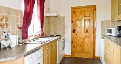 LULLY MORE COTTAGE, pet friendly in Cruit Island, County Donegal