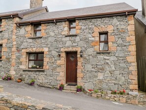 Exterior - KING COTTAGE, family friendly in Cleggan, County Galway (Cleggan)