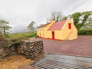 Exterior - CEOL NA N'EAN, pet friendly, with open fire in Sneem, County Kerry (Sneem)