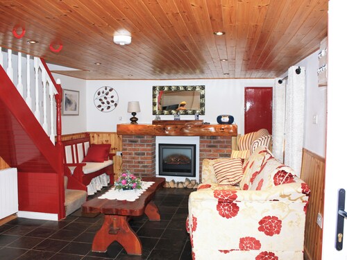 CEOL NA N'EAN, pet friendly, with open fire in Sneem, County Kerry